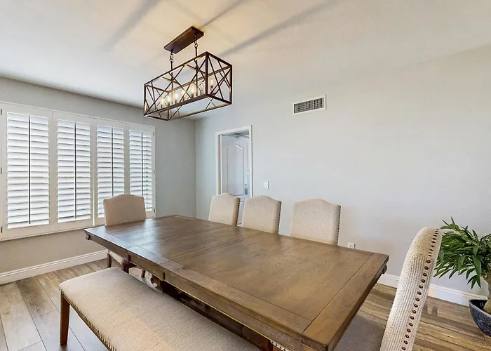 Desert Ridge Retreat