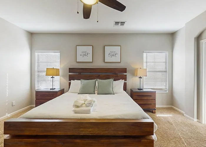 Desert Ridge Retreat Holiday home *