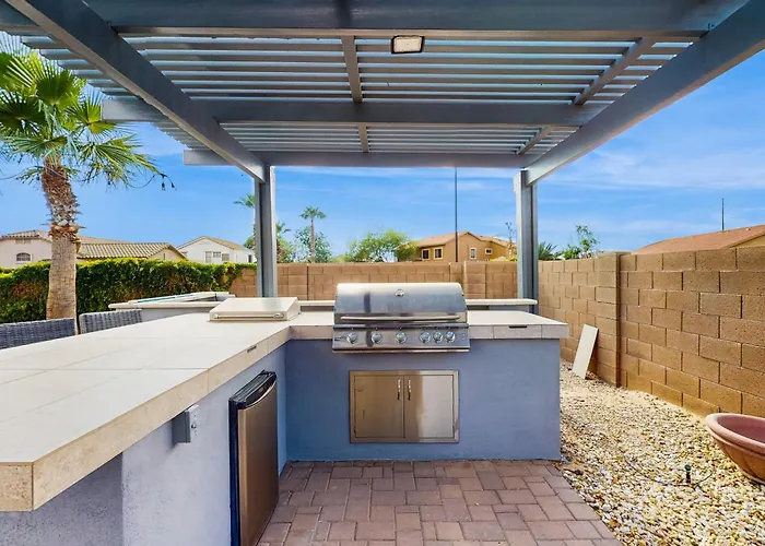 Desert Ridge Retreat *